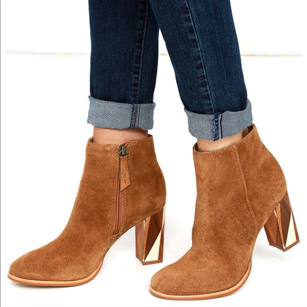 NIB Dream On Geometric Heeled Ankle Bootie